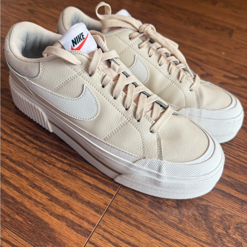 Nike Beige Sneakers
